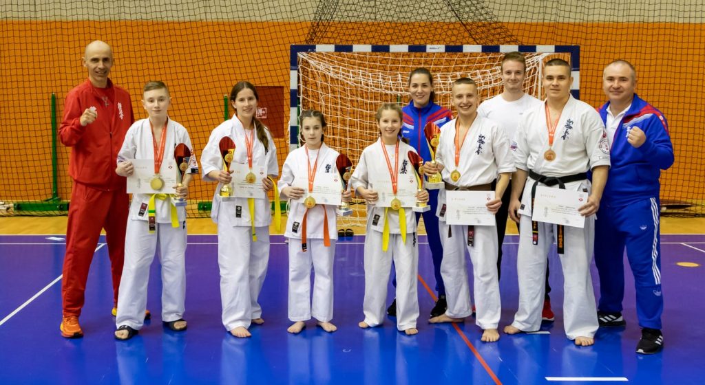 csoportkép Seishin Karate Klub, Oyama Dojo Bős